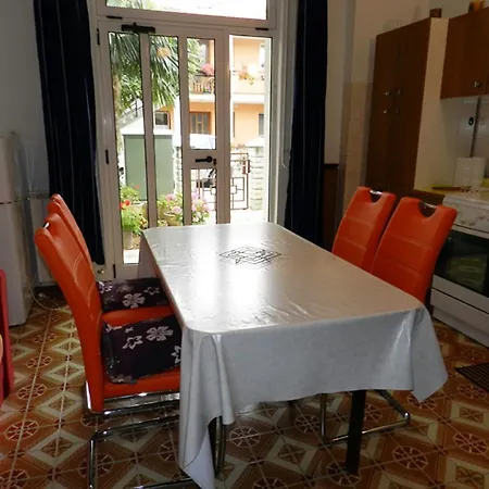 Apartment Apartmaji Ester
