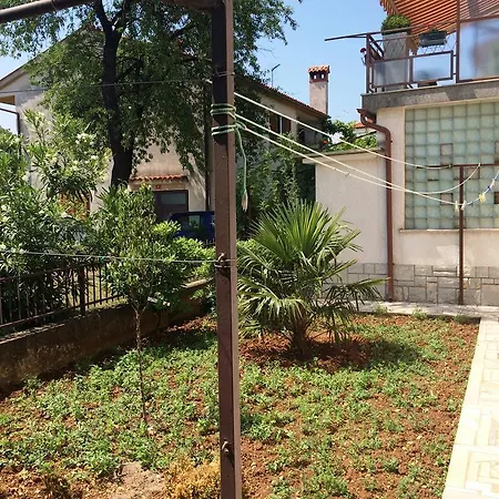 Apartmaji Ester *